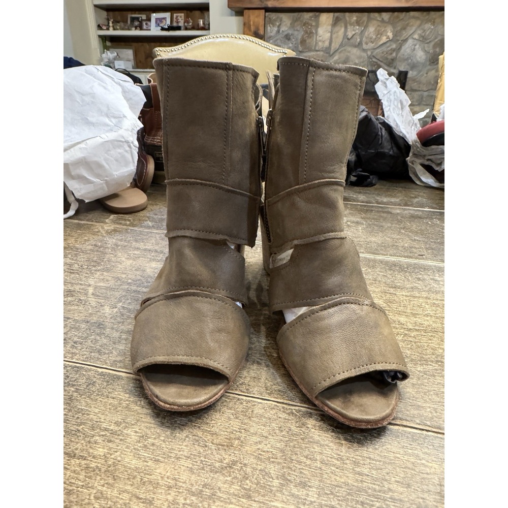 Free People Effie Nubuck Cut Out Block Heel Bootie Size 38 US 7.5 Taupe Peep Toe - Picture 4 of 12